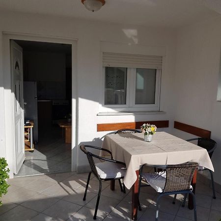 Astra Apartment วีร์ ภายนอก รูปภาพ