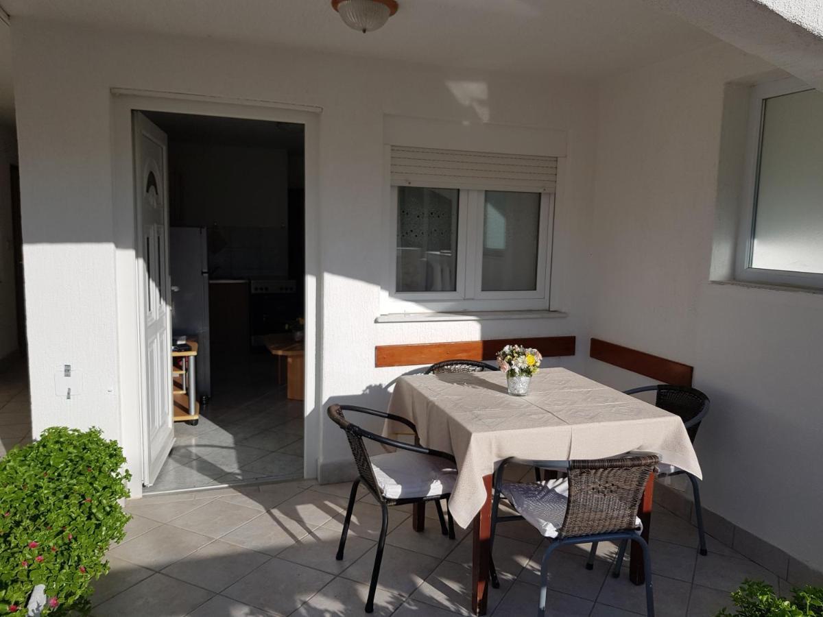 Astra Apartment วีร์ ภายนอก รูปภาพ