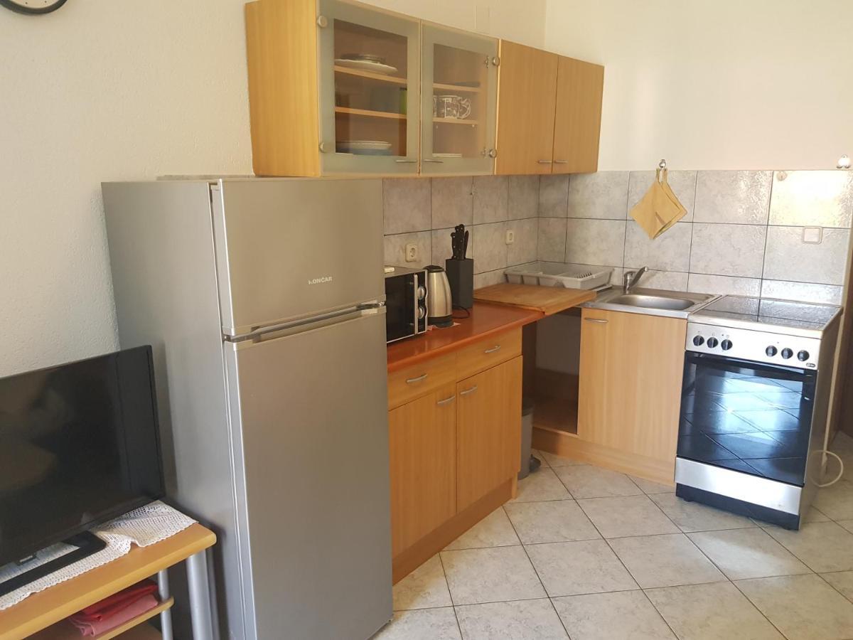 Astra Apartment วีร์ ภายนอก รูปภาพ